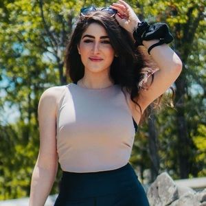 Zara crop tank in beige/cream